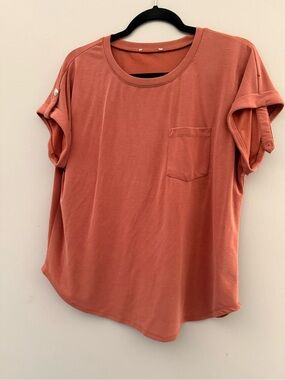 Women's Short-Sleeve Pocket Tee in Rust